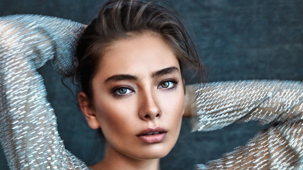 La actriz turca Neslihan Atagül.