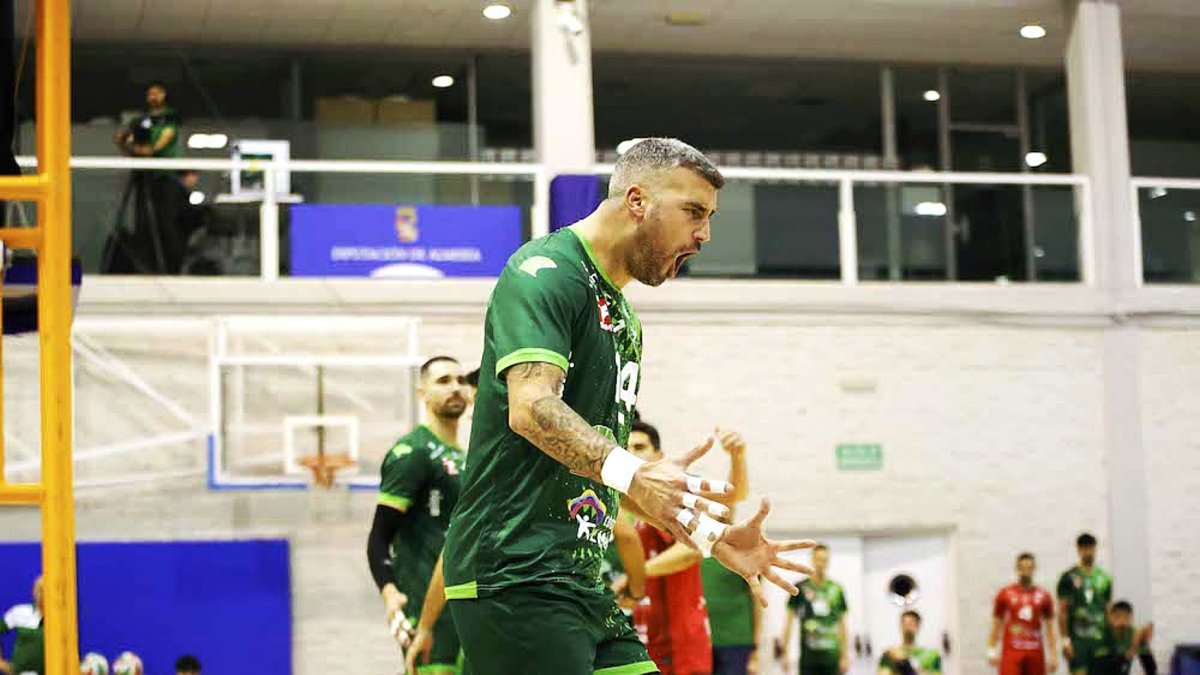 El jugador renovado celebrando un punto en el templo ahorrador.