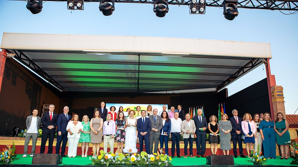 Premiados y autoridades en el Día de la Comarca.