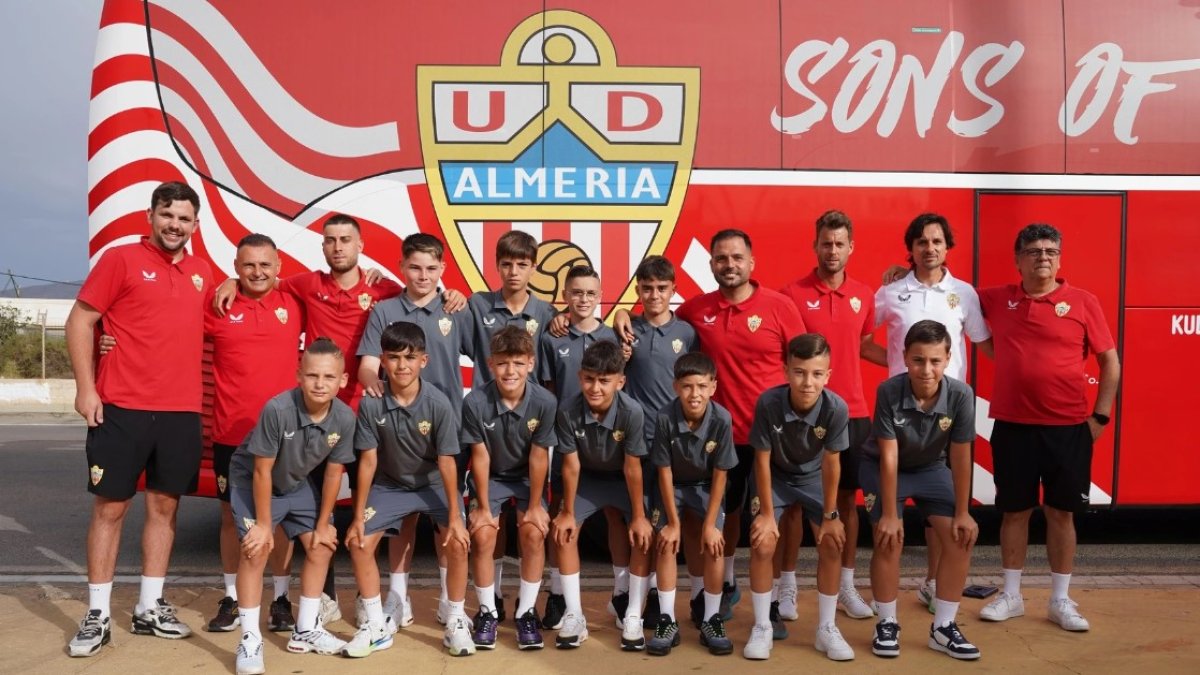 El Alevín A antes de salir rumbo a la Comunidad Valenciana.