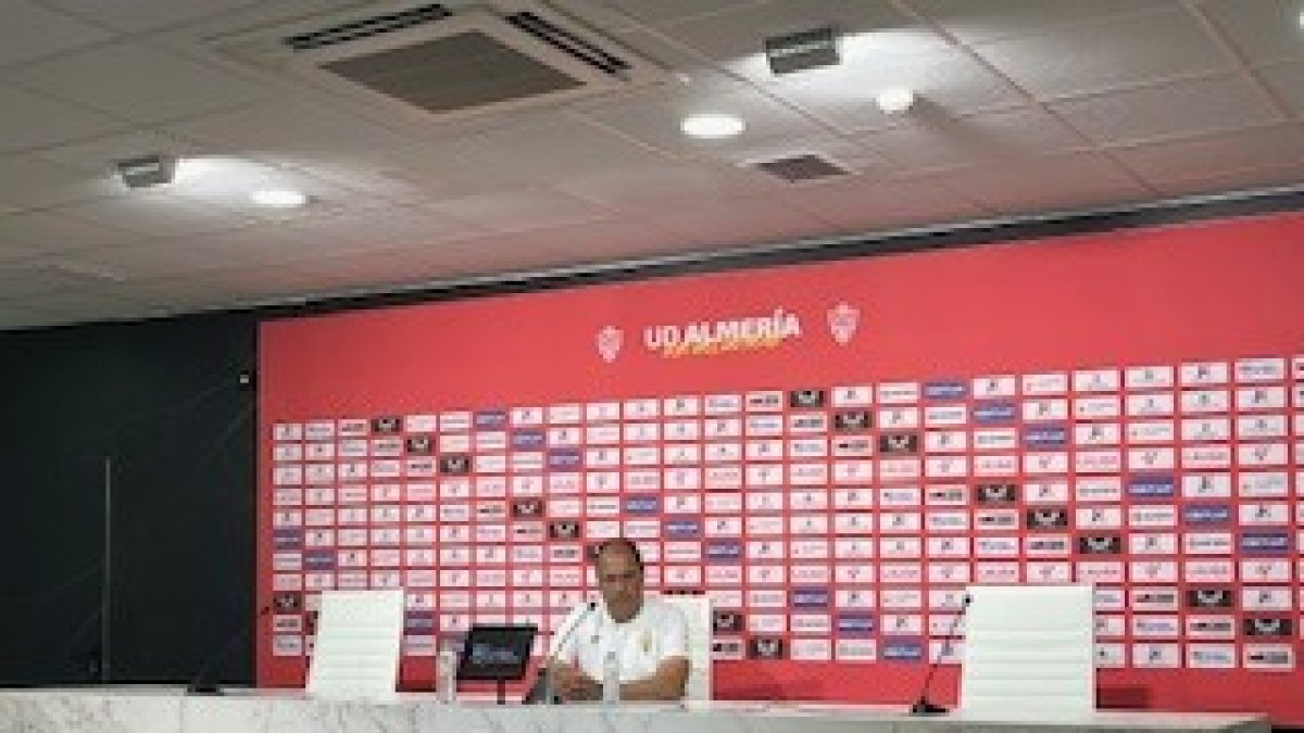 Lasarte en la sala de prensa en los Juegos MEditerráneos.