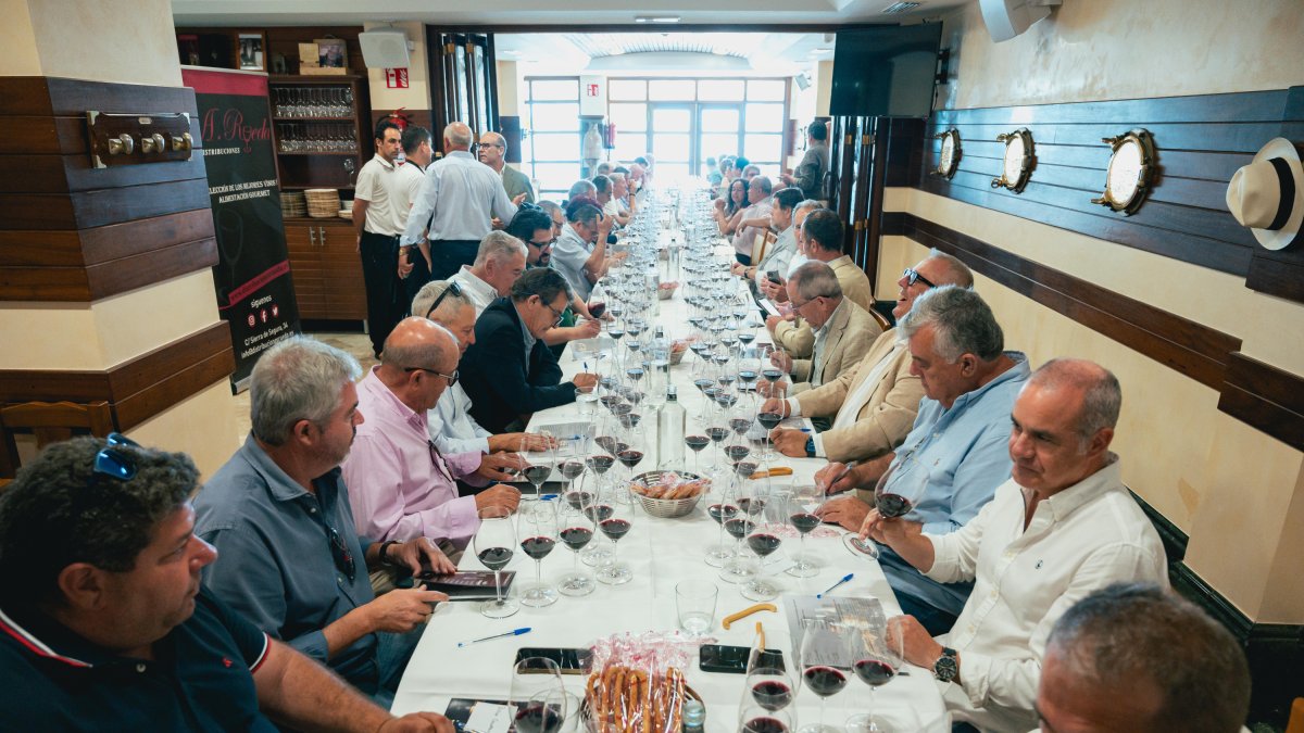 Un instante durante la cata en Restaurante Escánez.