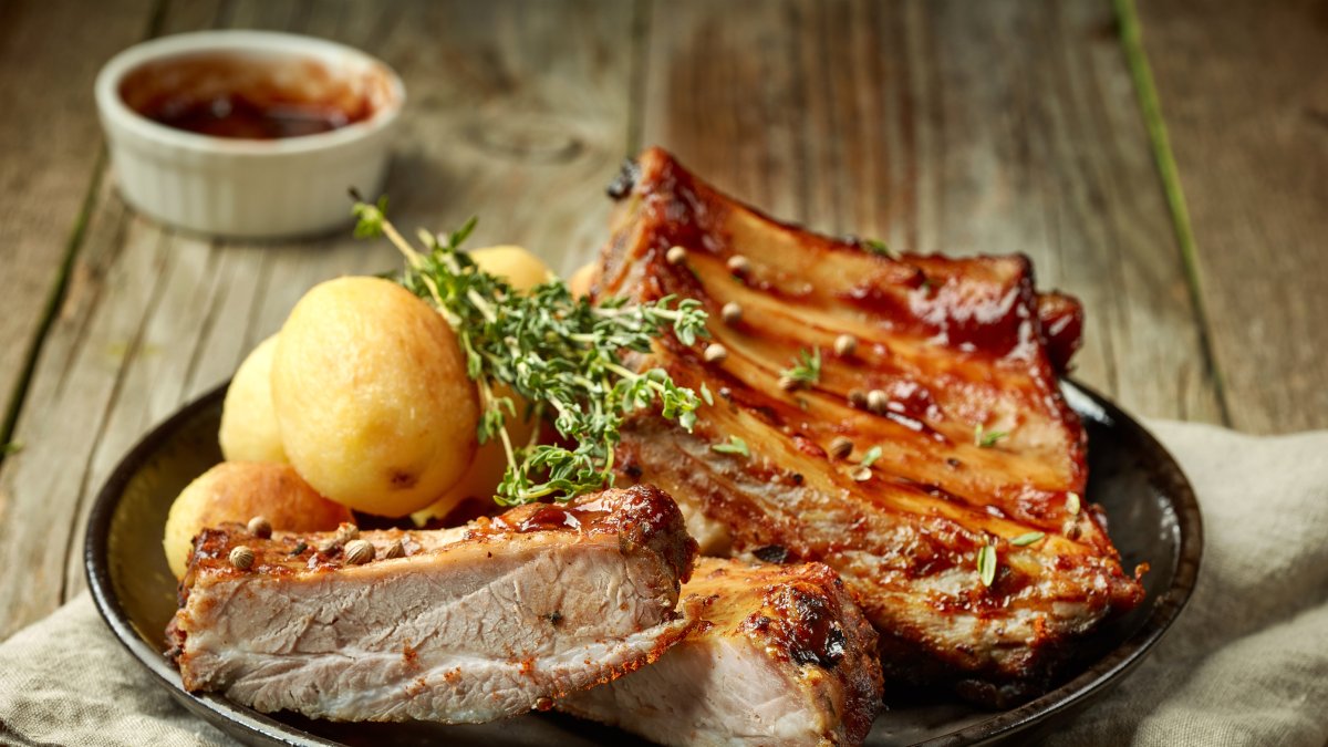 Costillas de cerdo. Fotografía de Magone descargada en Depositophotos.com.