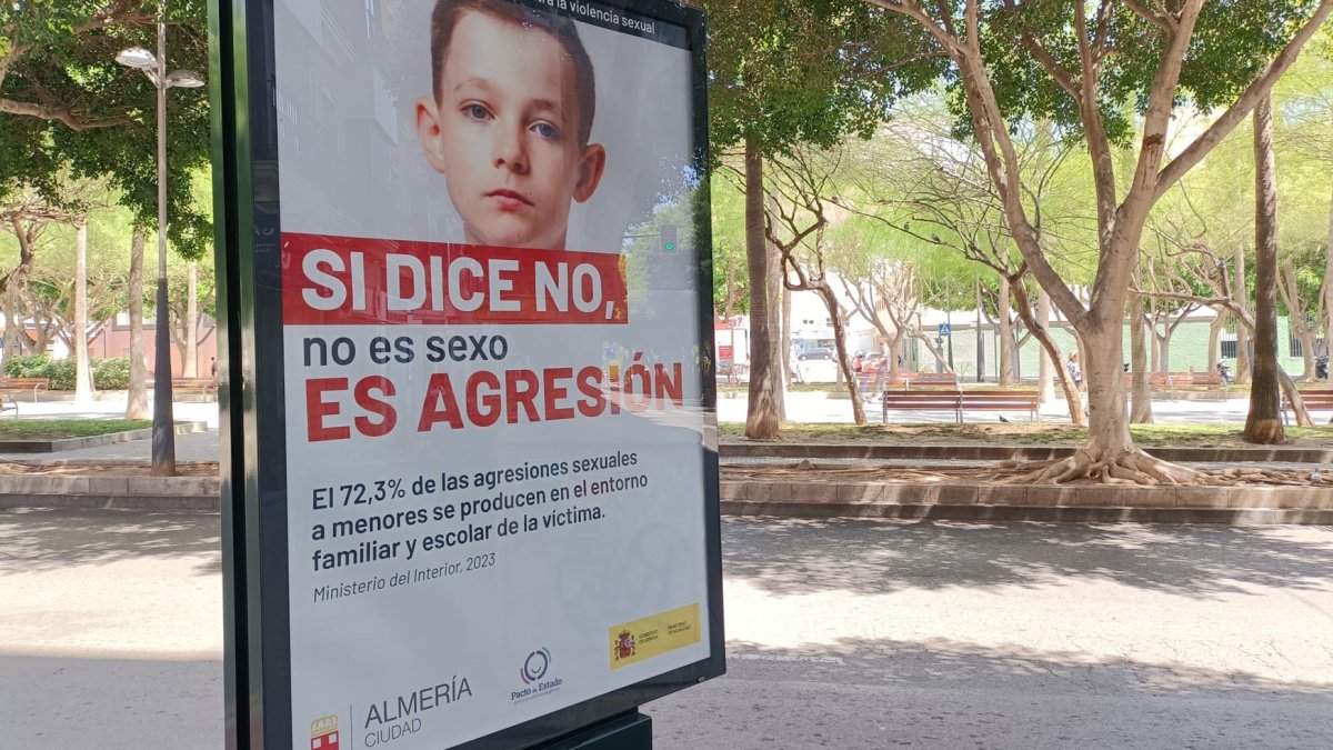Cartel contra la violencia de género motivo de la polémica.