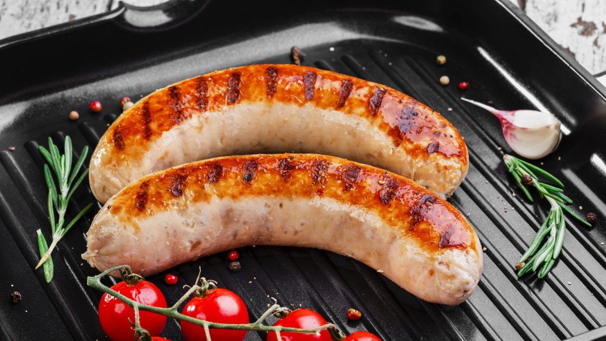 Salchichas de pollo al vino. Fotografía de Koss13 descargada en Depositophotos.com.