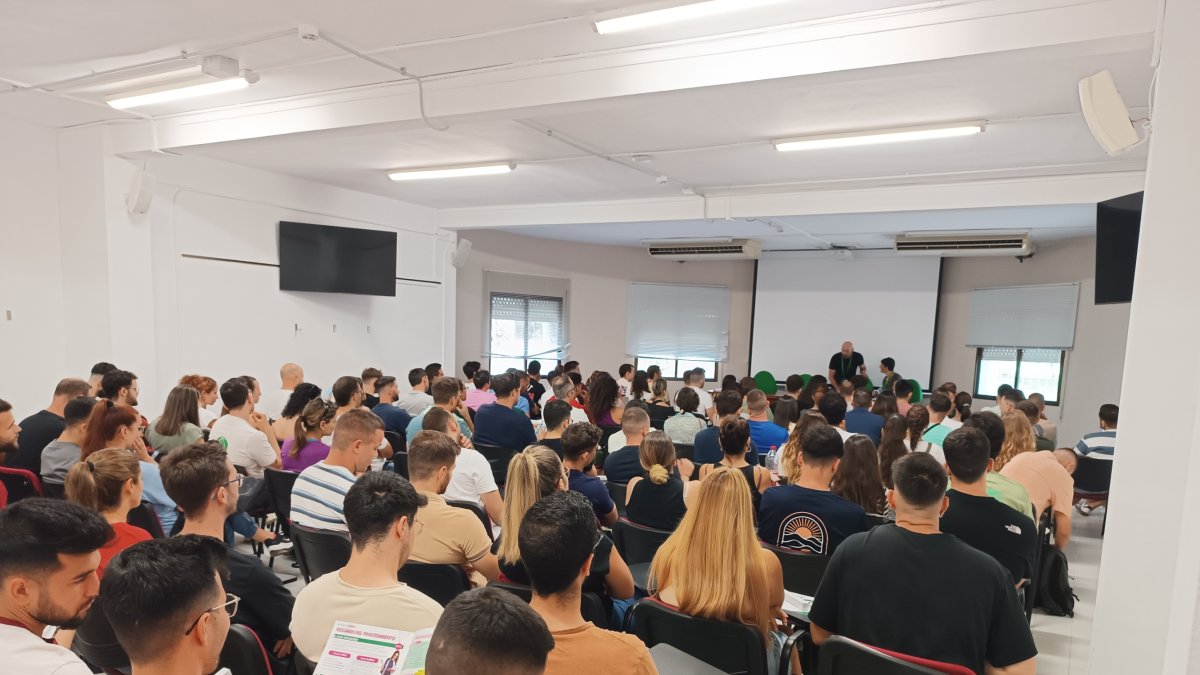 Las oposiciones han reunido a más de 6.000 personas en la Delegación Territorial de Educación de Almería.