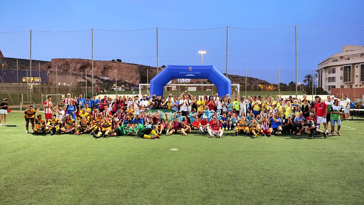 Foto de familia de la Jornada futbolística por la inclusión.
