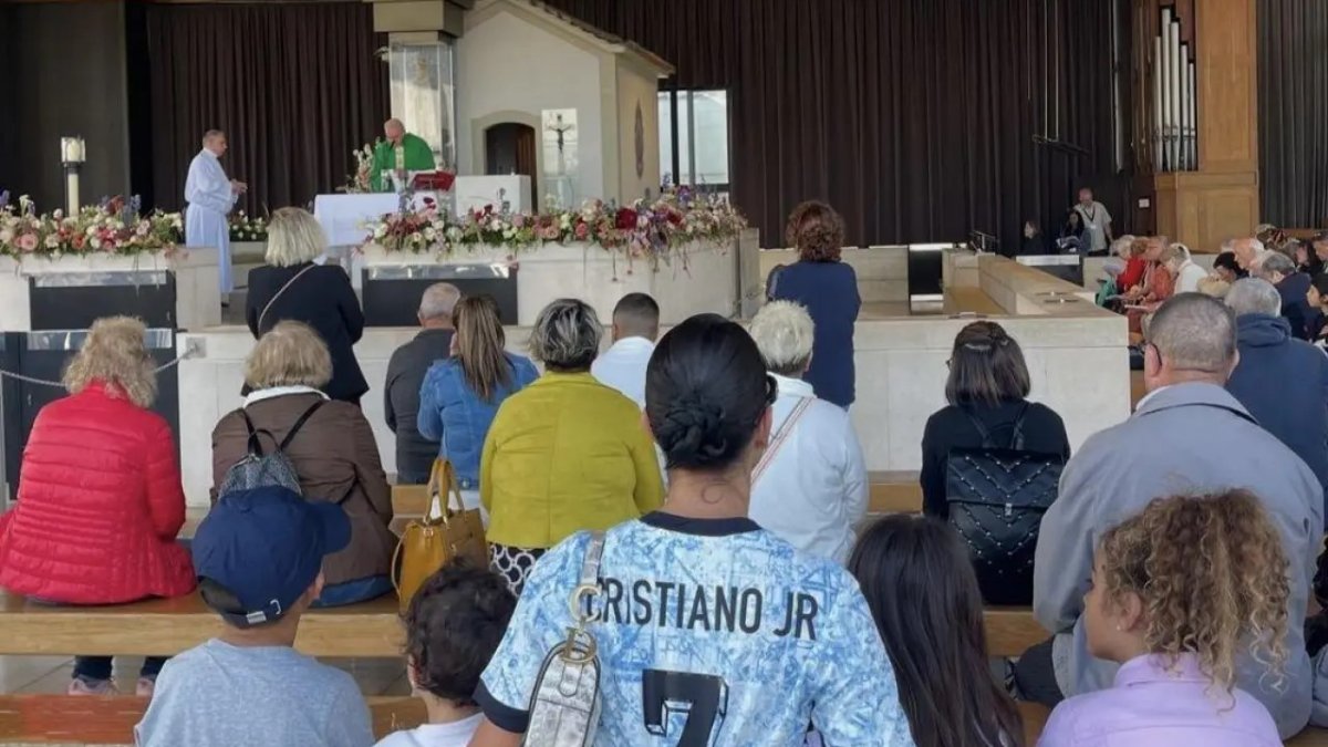 Georgina asistió junto a sus hijos a una misa en Fátima