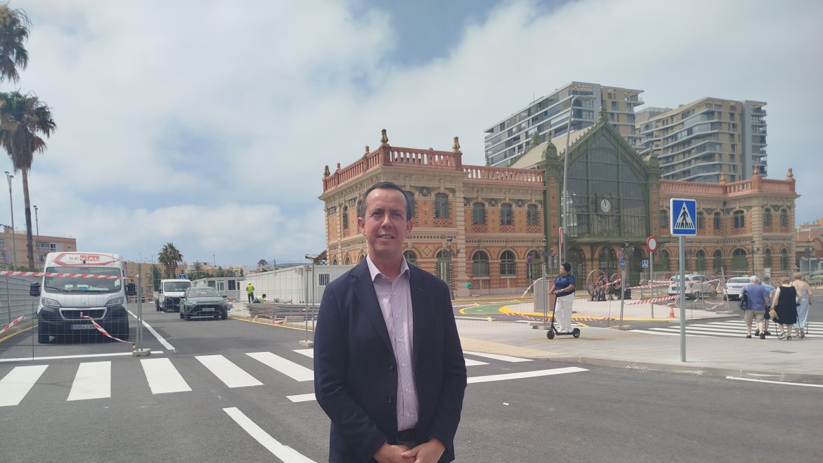 José María Martín, subdelegado de Gobierno en Almería, en la zona de la estación