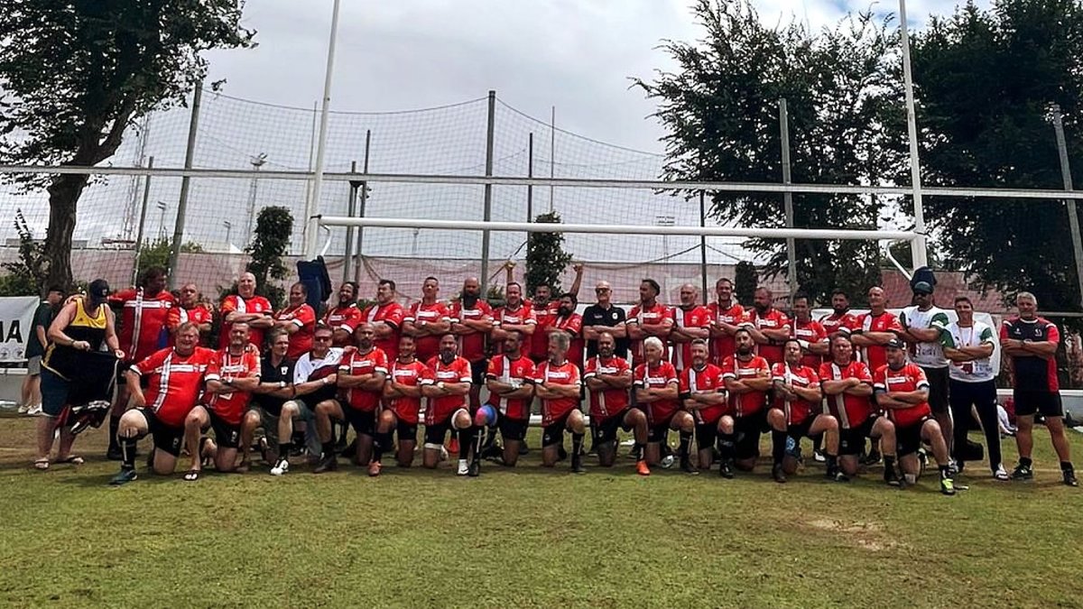 Los dos equipo del URA.