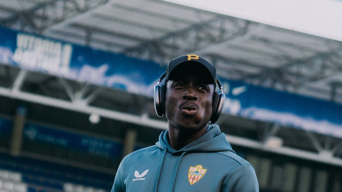 Lopy tiene mercado y su futuro parece lejos del Almería.