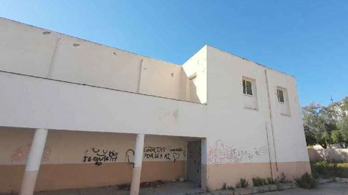Estado, sin adecentar, de uno de los espacios previstos para albergar alumnos.