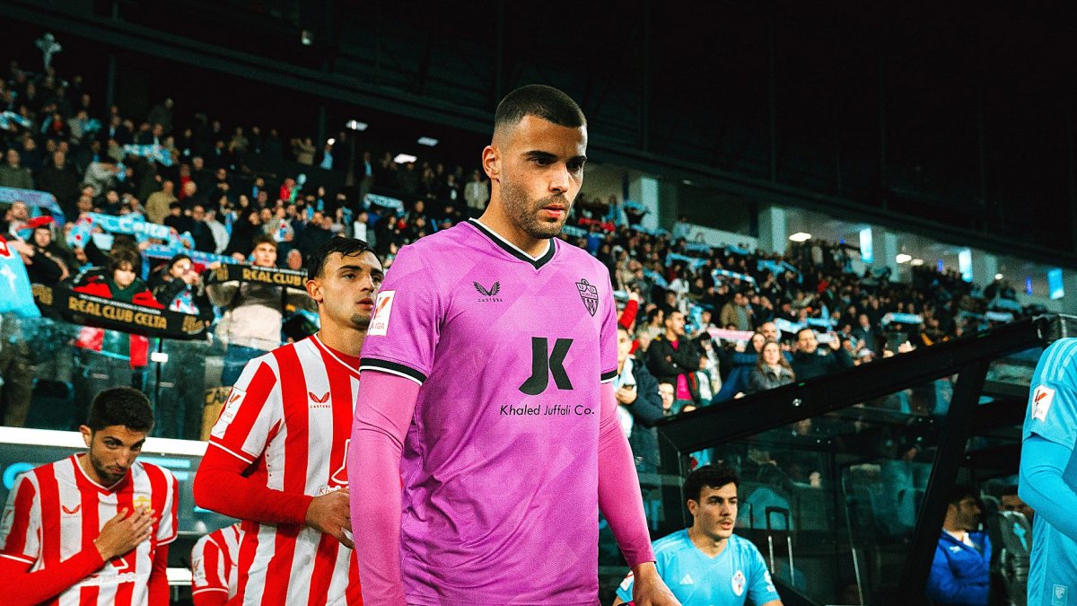 Maximiano puede abrir la lista de ventas.