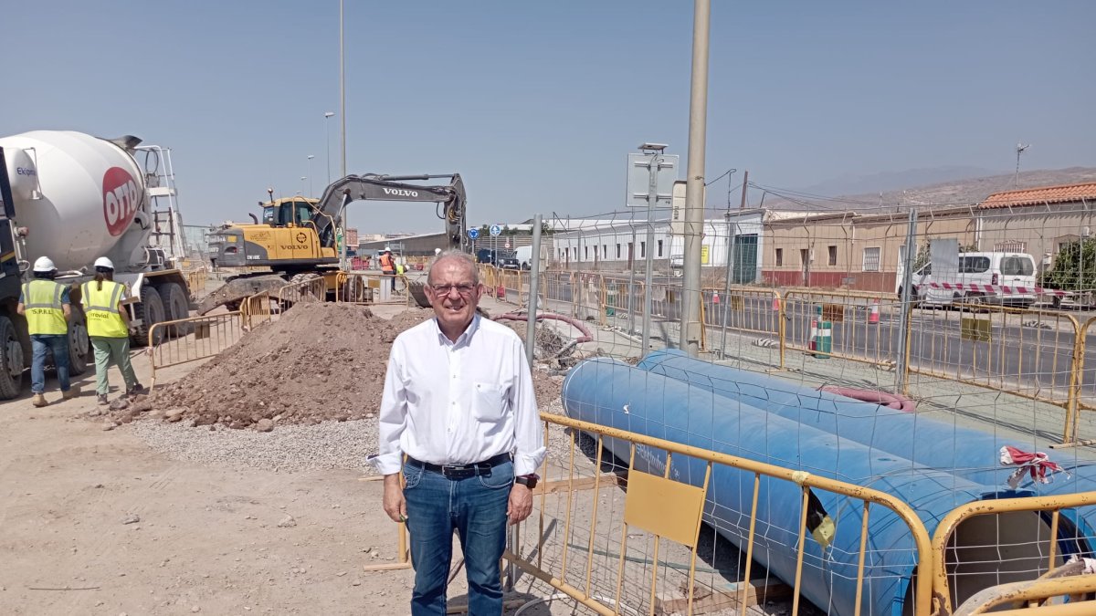 Antonio Bonilla en su visita a las obras.