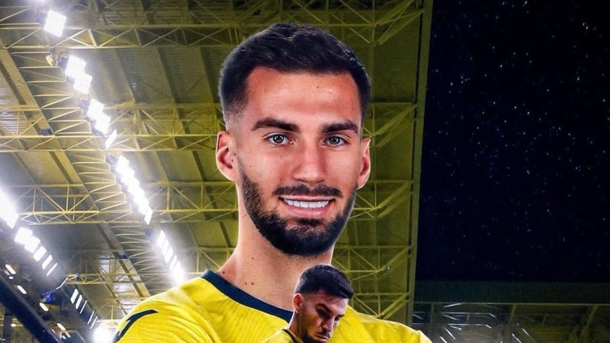 Montaje de la LaLiga del futbolista roquetero del Villarreal y de España.