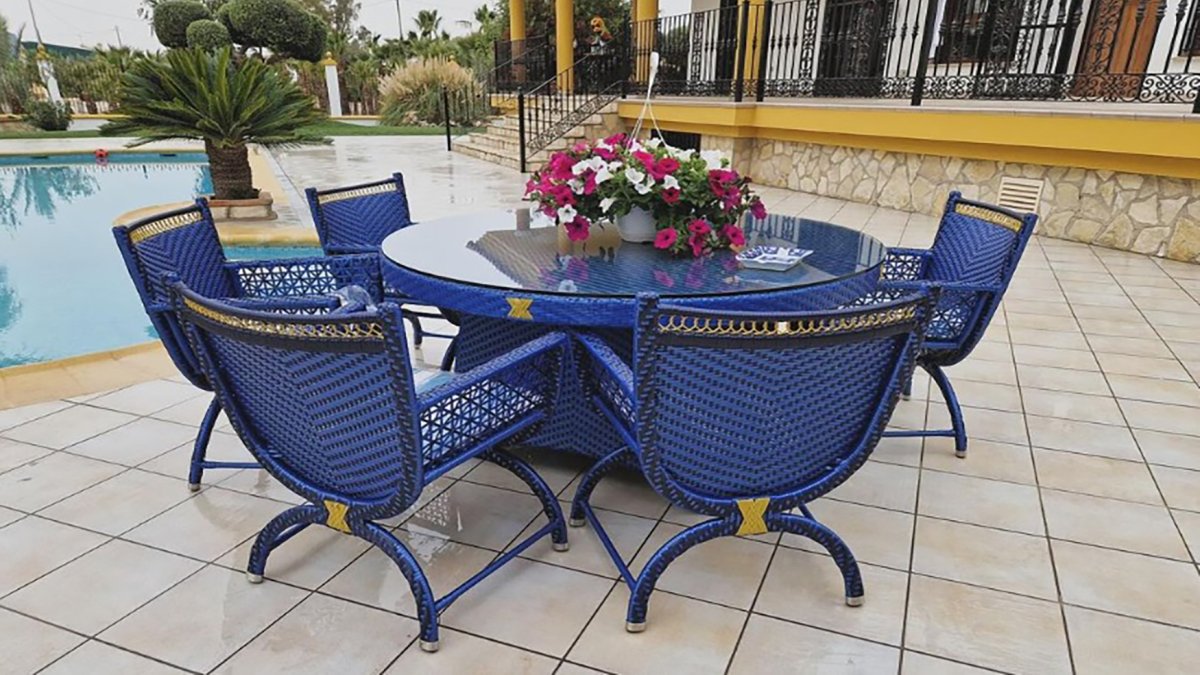 Conjunto de terraza de Embargos Bestiales.