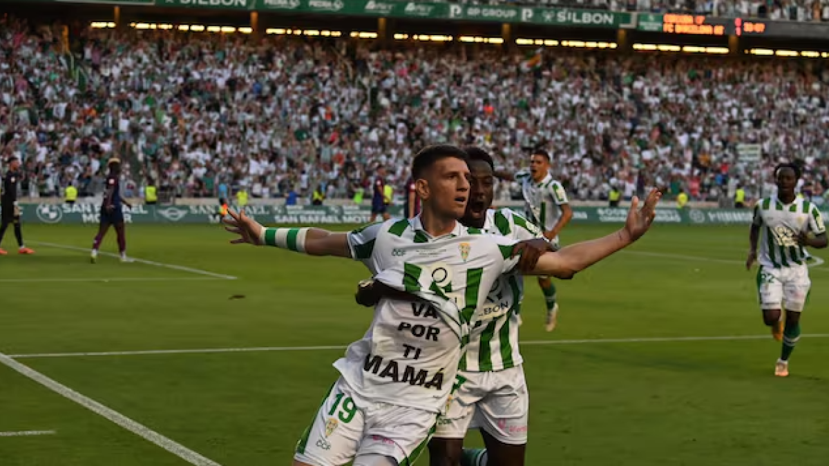 Fiesta grande en el Nuevo Arcángel con el ascenso del Córdoba a Segunda.