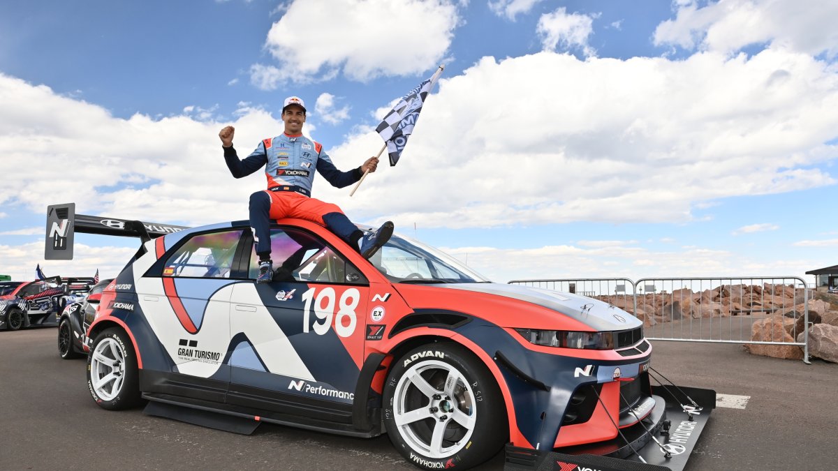 El cántabro se ha estrenado allí a los mandos de un vehículo cien por cien eléctrico: el Hyundai Ioniq 5 N 'TA Spec'