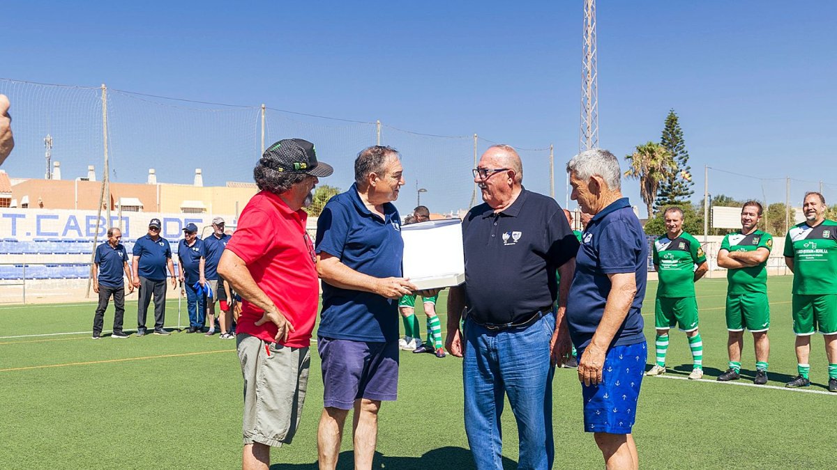 El reconocimiento al gran presidente del Cabo de Gata.