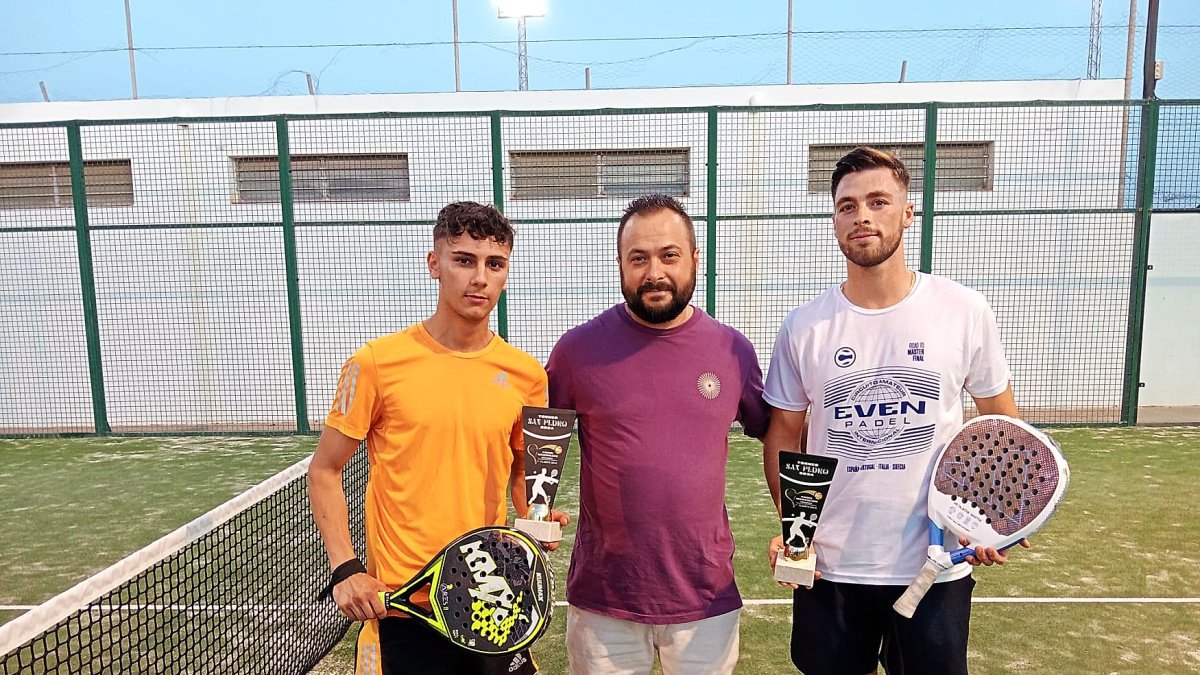 Los ganadores del campeonato de pádel de La Mojonera.