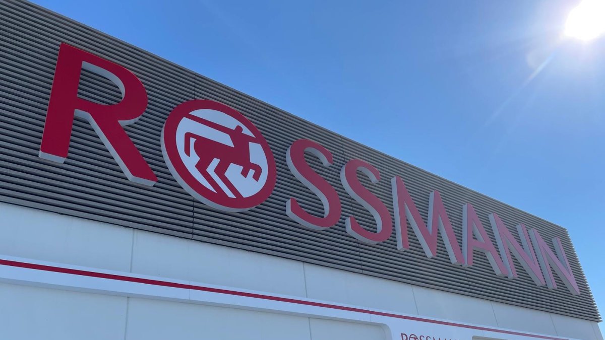 Fachada del nuevo local de la cadena alemana en Albox.