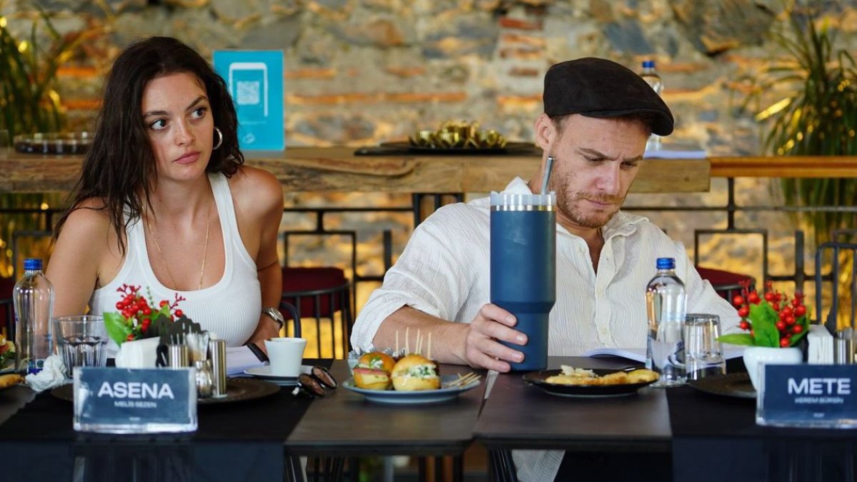 Kerem Bürsin y Melis Sezen.