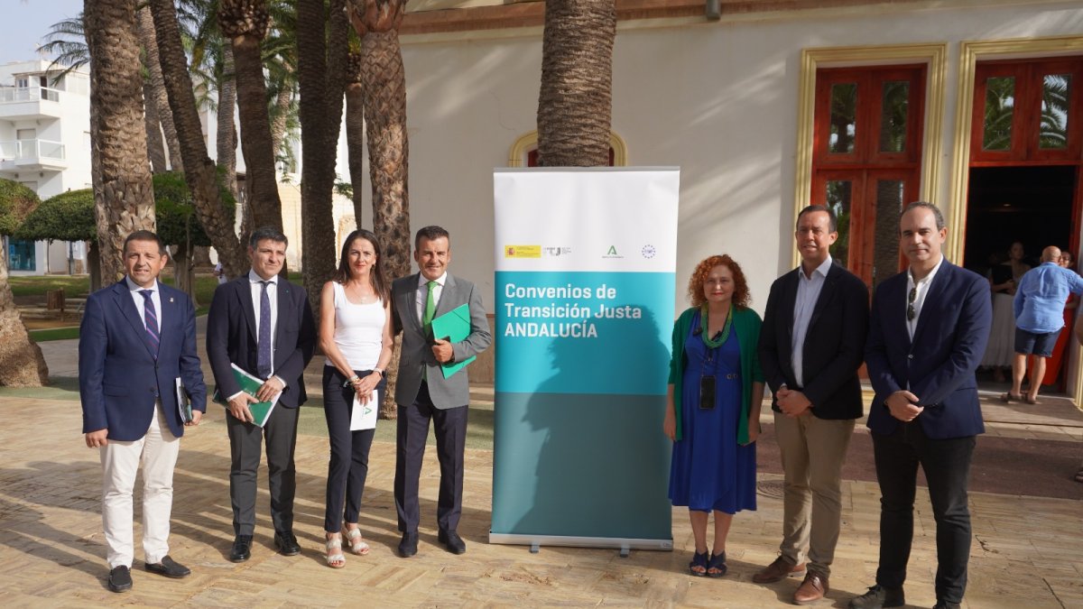 Representantes institucionales de la administración estatal, autonómica y el ayuntamiento.