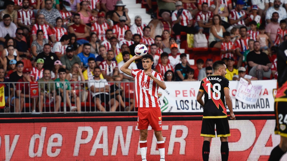 Pubill en el partido ante el Rayo Vallecano en el Estadio de los Juegos Mediterráneos.