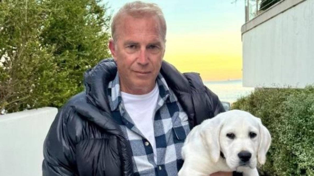 Kevin Costner y su perro Bobby