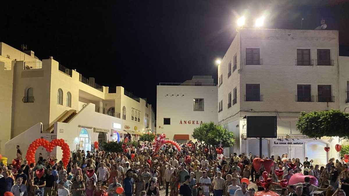 La noche más romántica del año en Mojácar ha superado todas las expectativas de asistencia.