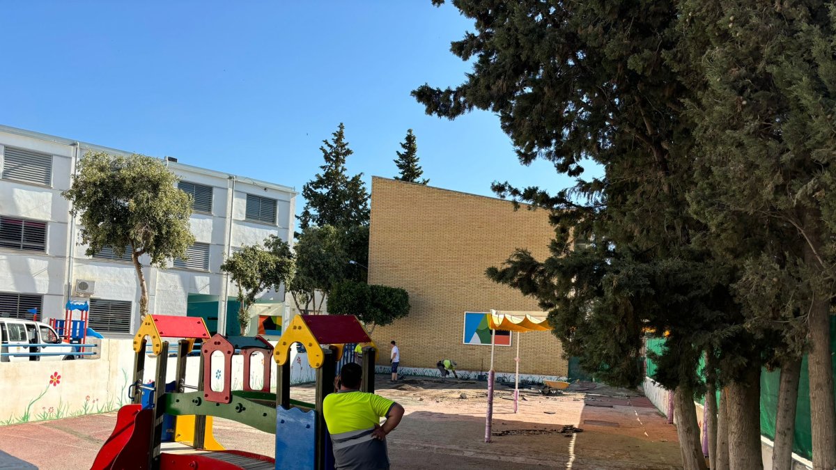 Trabajos en la zona de Infantil, que se mejorará considerablemente.