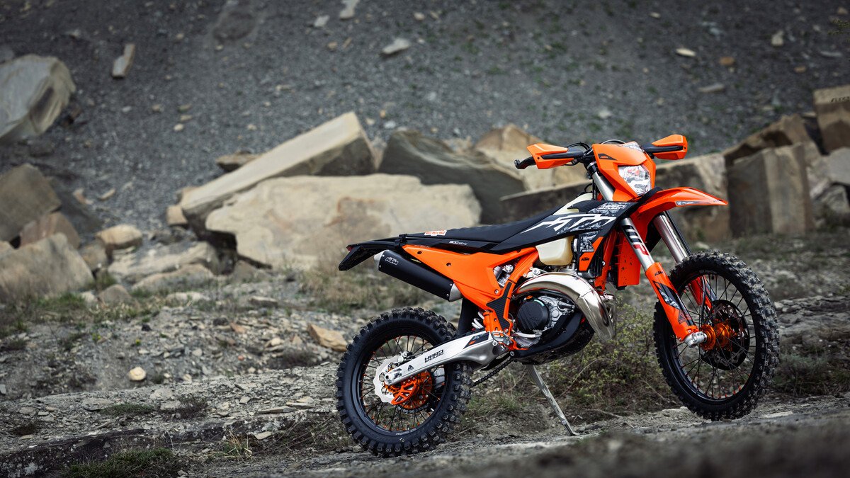La KTM 300 EXC HARDENDURO, ganadora en las dos primeras pruebas del Campeonato del Mundo FIM de Hard Enduro 2024