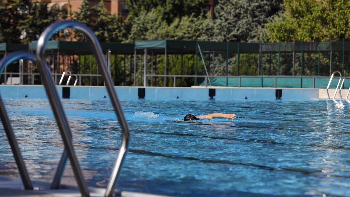 Imagen de archivo de una piscina.