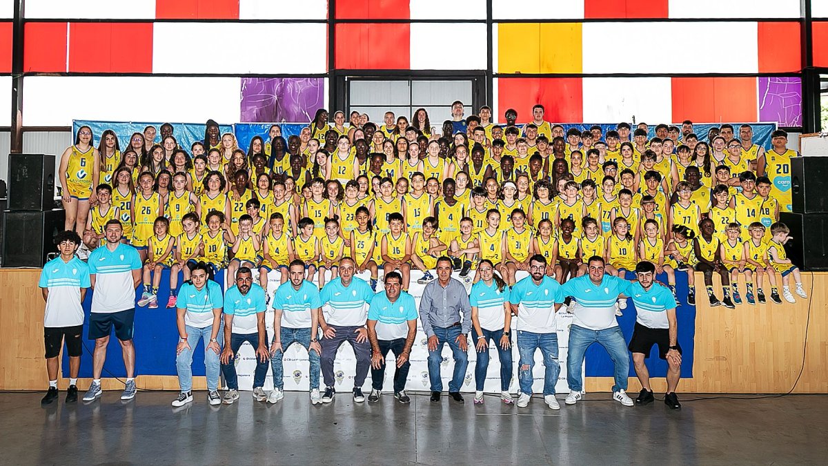 Foto de familia del club de La Mojonera de baloncesto.