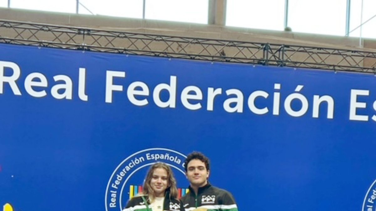 Los hermanos en el podio.