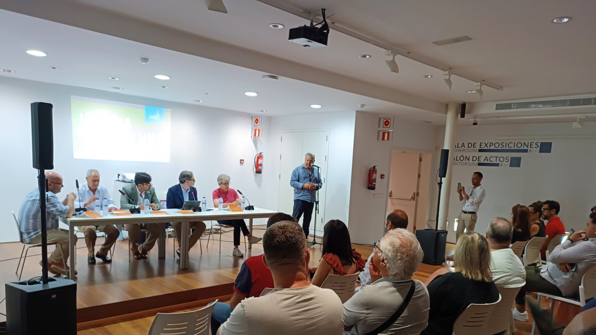 Imagen durante el coloquio celebrado en el Museo de la Guitarra.