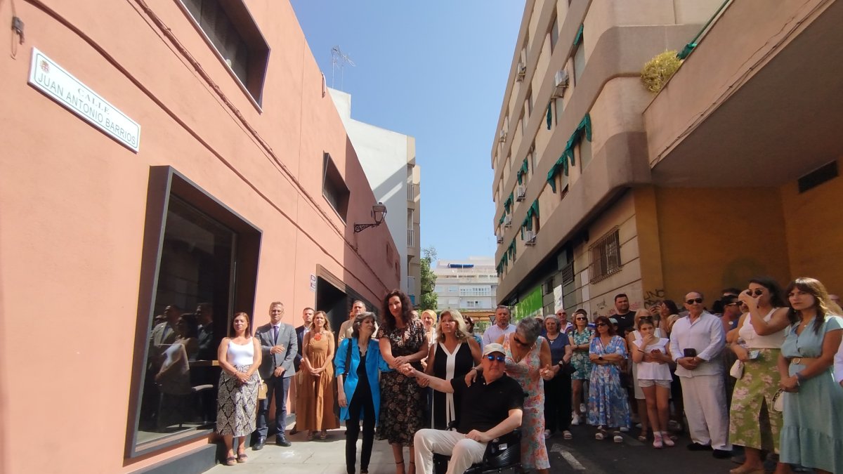 María del Mar Cerrá, María del Mar Vázquez junto a los tres hermanos de Juan Antonio Barrios