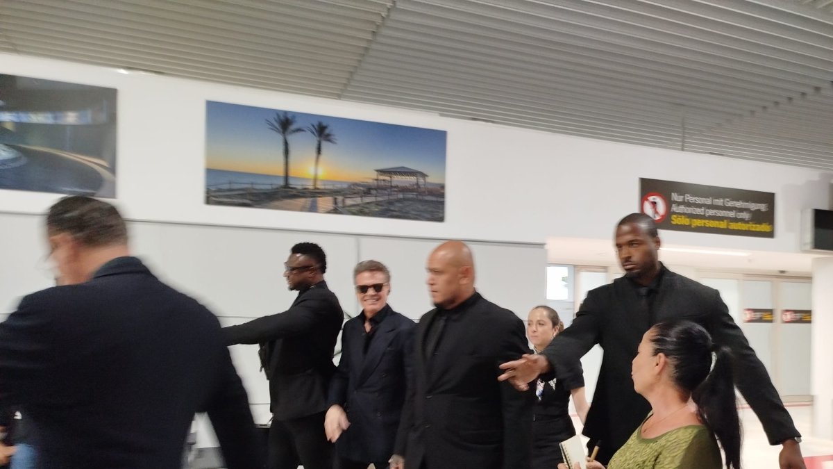 Luis Miguel en el Aeropuerto de Almería. Foto de Lola González