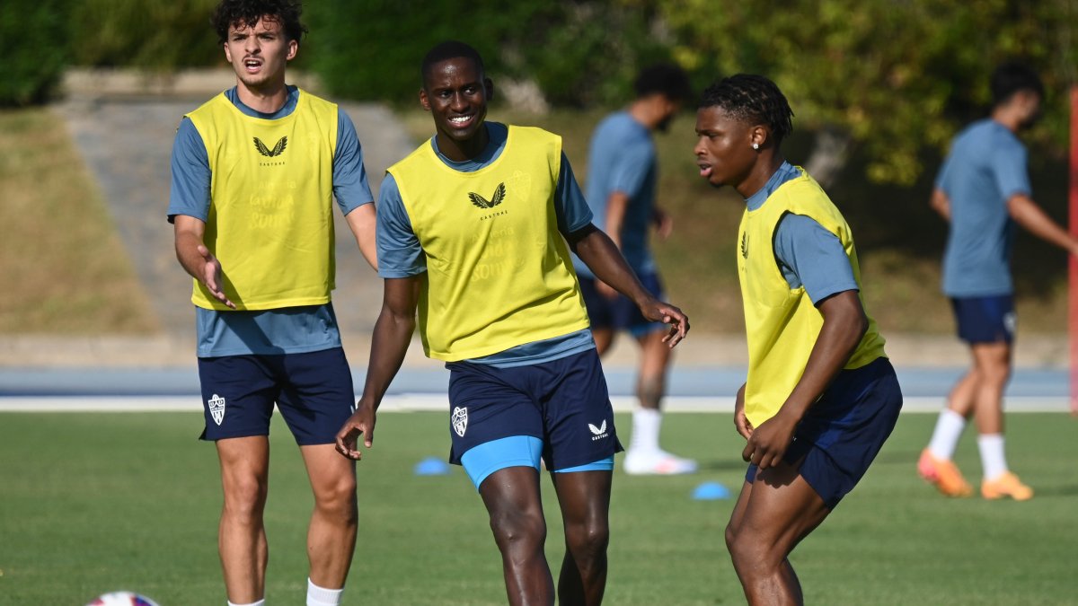 Guedes, Mendes y Ramazani, en el campo Anexo.