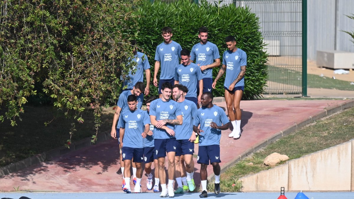 El equipo, rumbo al campo Anexo del Estadio de los Juegos Mediterráneos.