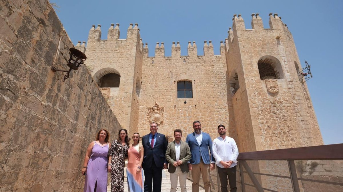 El consejero de Turismo, Cultura y Deporte, Arturo Bernal, ha visitado hoy las obras de la primera fase.