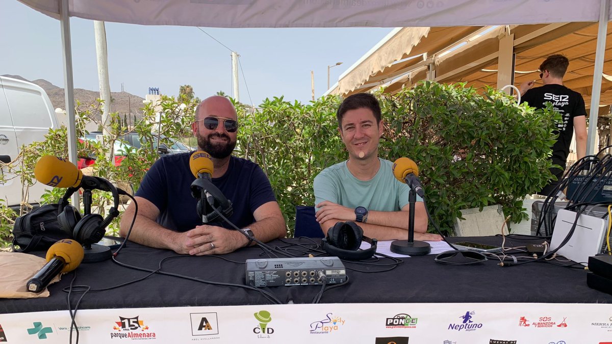 El edil de Deportes, Obras y Servicios de Mojácar, Jesús Montoya, junto a Guillermo Mirón, detalló las realizadas en numerosos caminos naturales