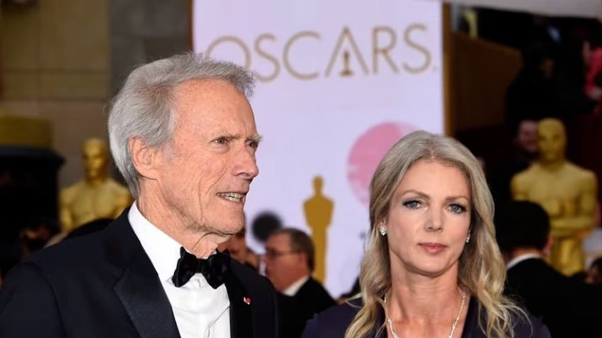 Clint Eastwood y Christina Sandera.