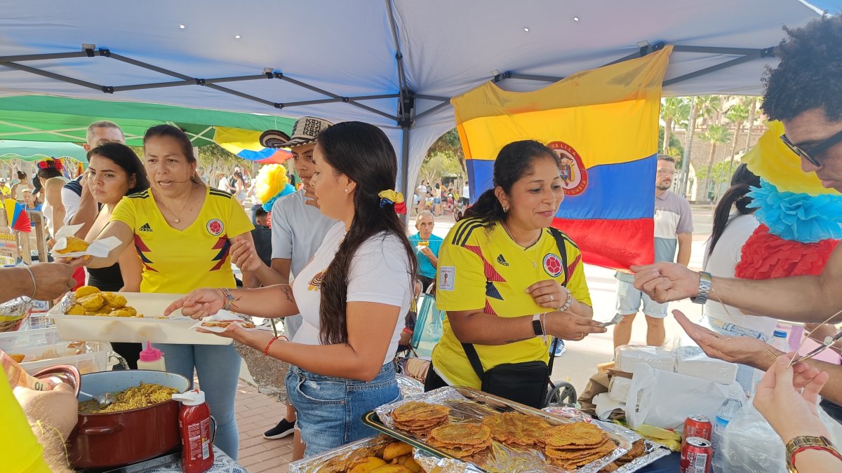 Los puestos de gastronomía tradicional colombiana fueron uno de los protagonistas de la jornada.