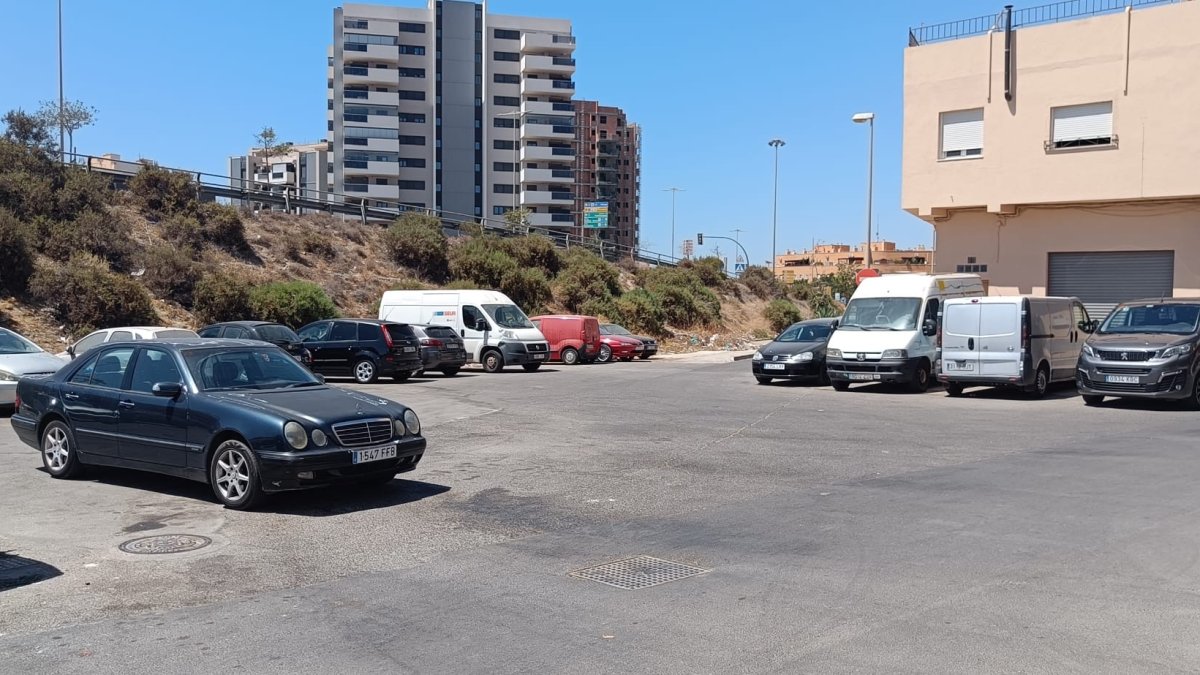 Aparcamiento donde fueron hallados los dos cuerpos.