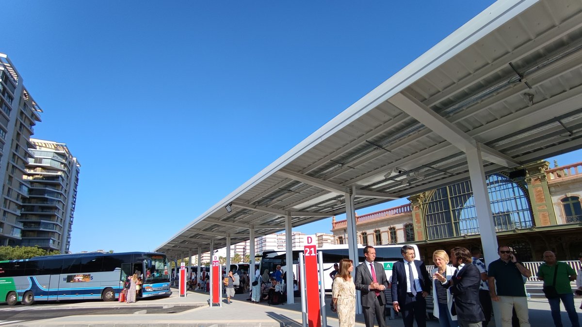 Visita a las dársenas de la estación provisional de autobuses