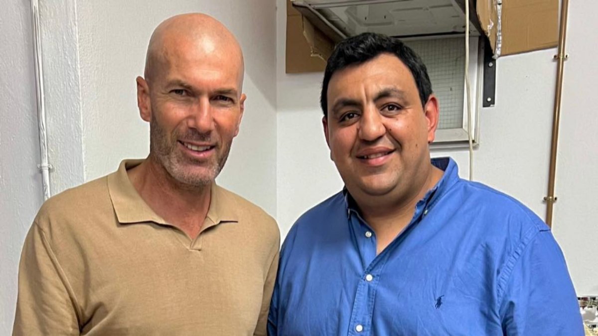 La imagen que ha publicado en sus redes sociales Mohamed Adel con Zinedine Zidane en Motril.