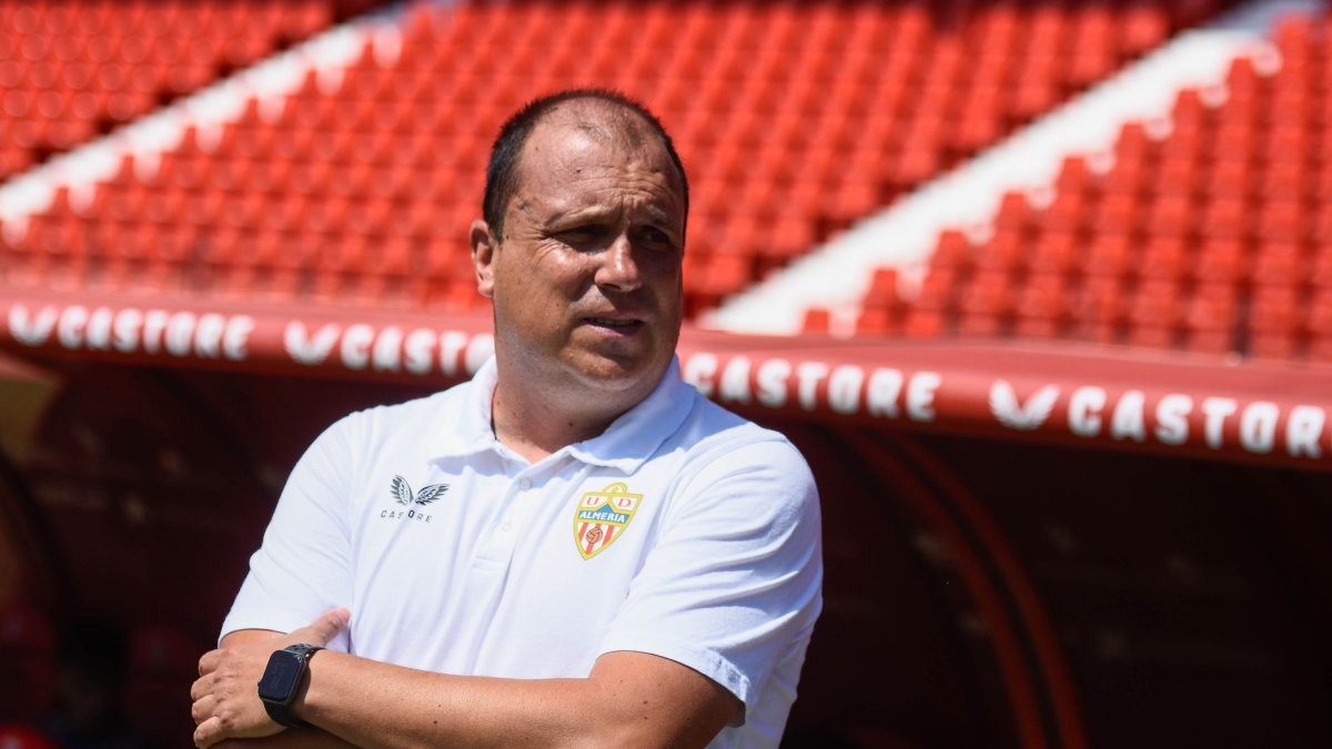 Alberto Lasarte vivirá su séptima campaña y quiere seguir haciendo historia en las bases del Almería.