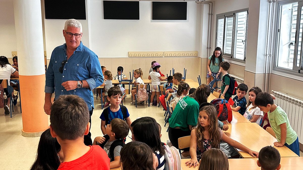 El alcalde de la localidad, Ismael Torres, reprocha al colegio su actuación con la Escuela de Verano.