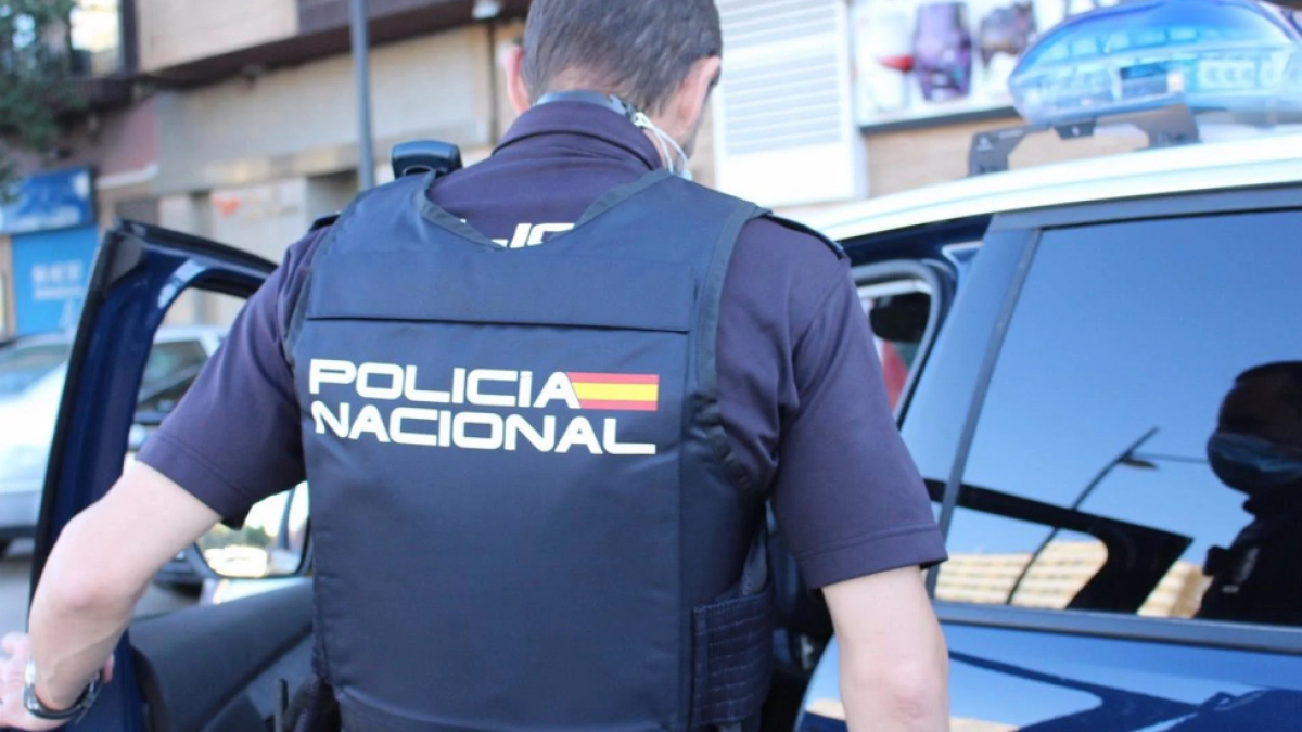 Imagen de archivo de una agente de la Policía Nacional.